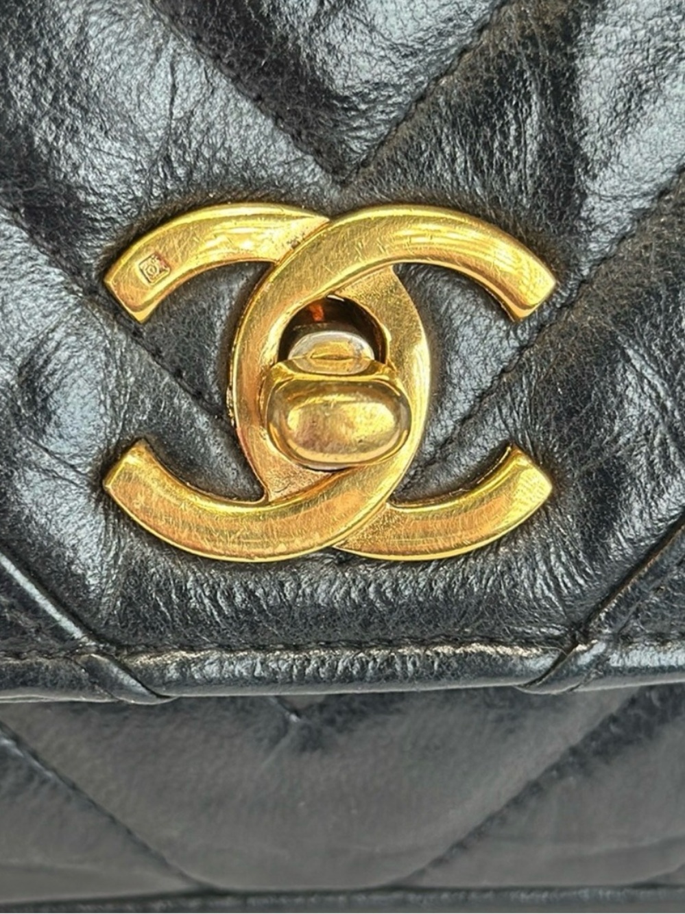 CHANEL Rare Early‑80s Chevron Lambskin Turnlock Envelope Bag 24K Gold‑Plated - Picture 6 of 16